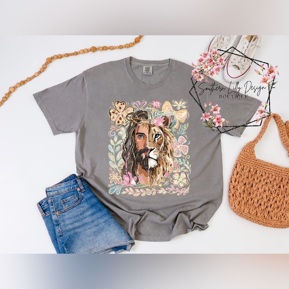 Lion of Judah Floral Lion Jesus Gray Graphic Tee